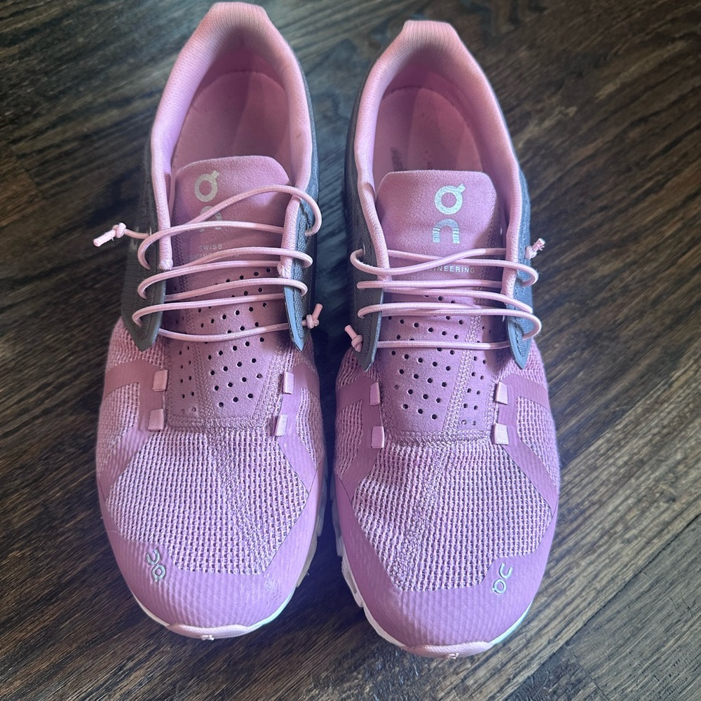 ON Pink tennis shoes!